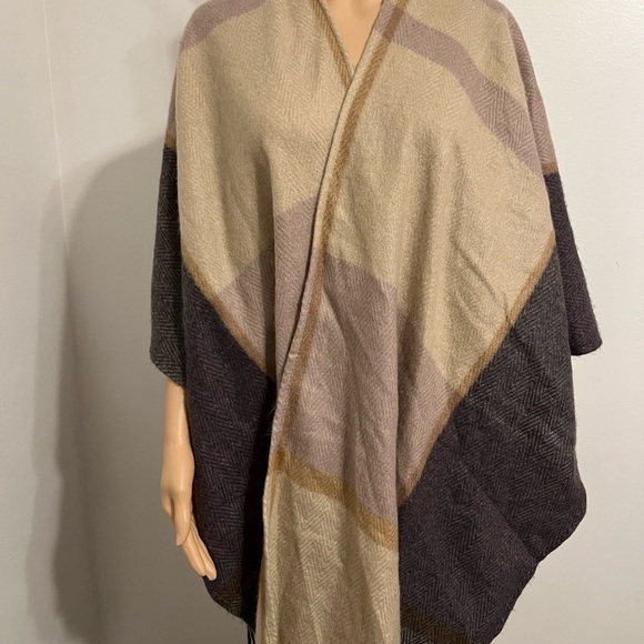 Woolrich Womens One Size Shawl Wrap Gray Beige Purple Plaid with Fringe - Picture 7 of 8